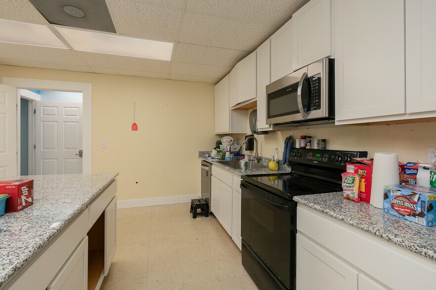 More Photos Of 500 W Daniels St, Ozark Office For Sale
