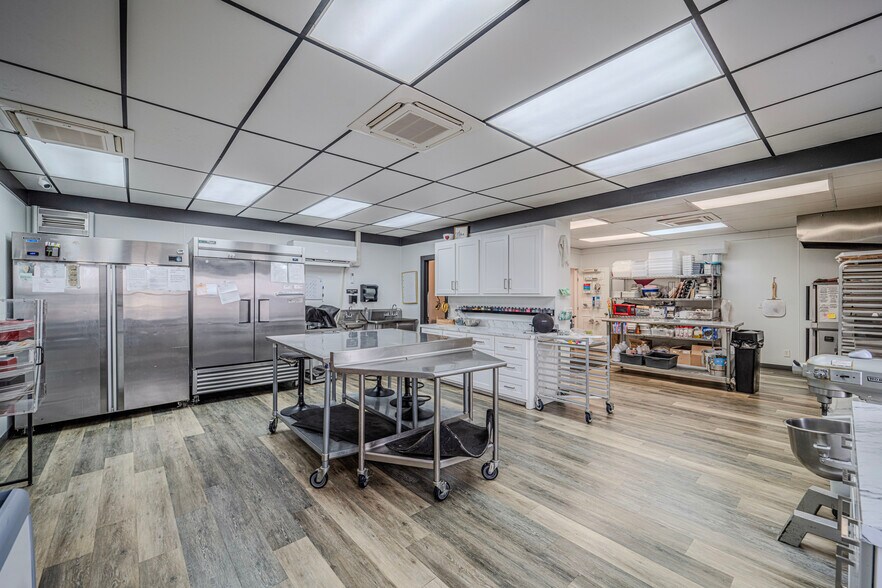 More Photos Of 109 N Main St, Seminole Restaurant For Sale