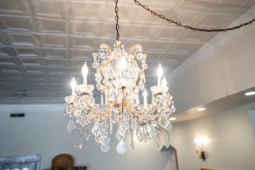 More Photos Of 108 Cumberland St E, Cowan Specialty For Sale