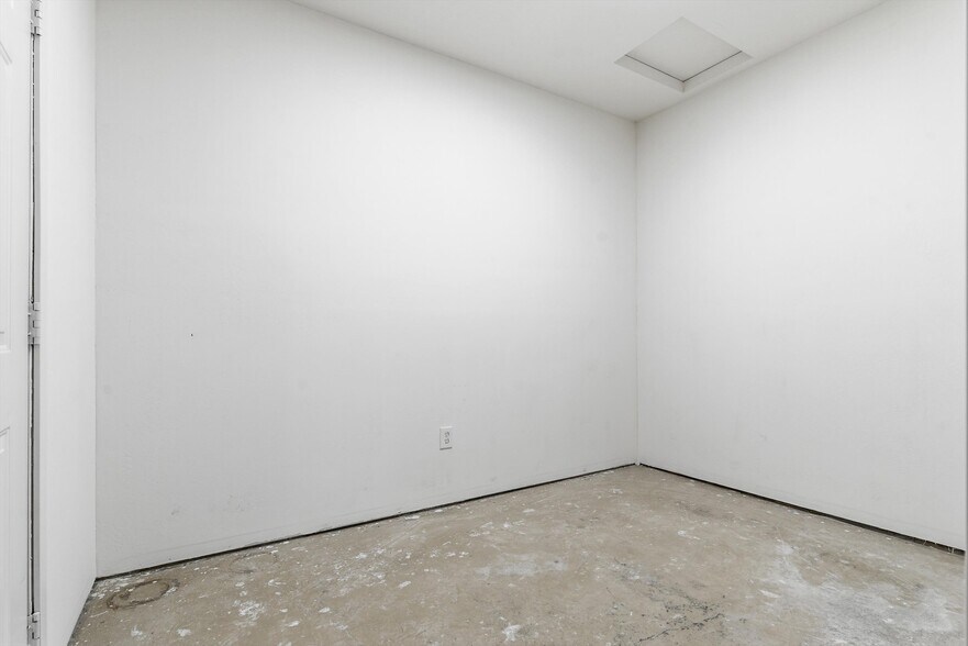 More Photos Of 9550 Main St, Penngrove Showroom For Sale