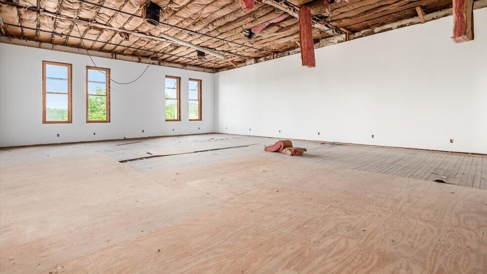 More Photos Of 701 Main St, Dresden Storefront For Lease