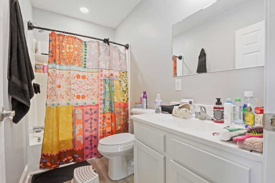 More Photos Of 14 W Depot St, Pataskala Showroom For Sale