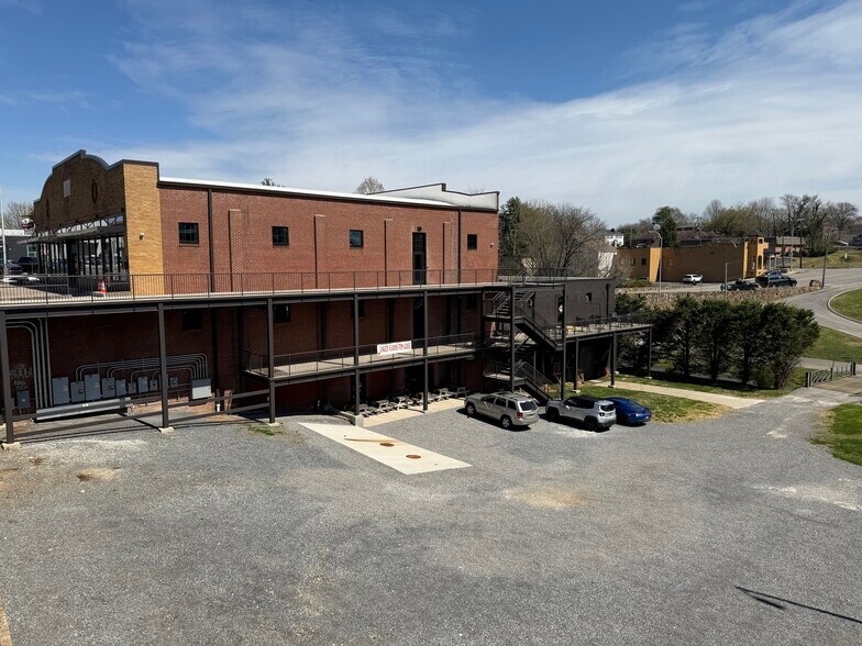 More Photos Of 201 S Court Street, Maryville General Retail For Lease