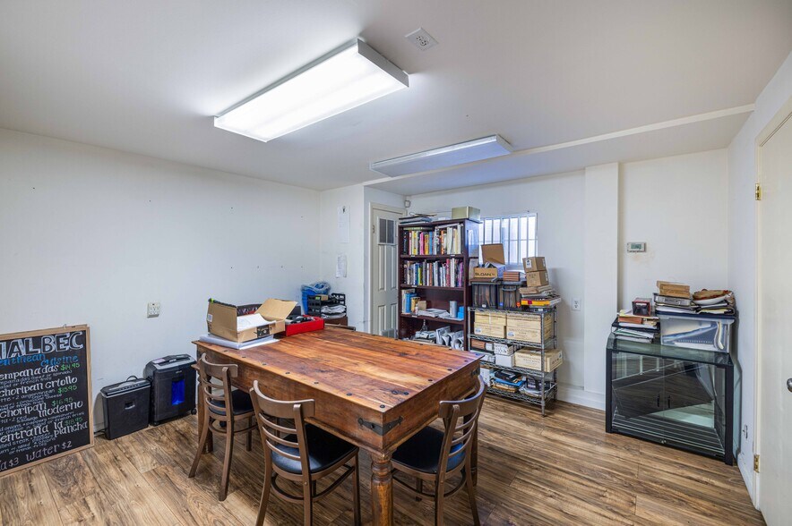 More Photos Of 1632 Colorado Blvd, Los Angeles General Retail For Sale