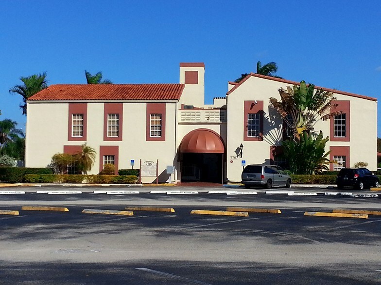 More Photos Of 7707 N University Dr, Tamarac Medical For Lease