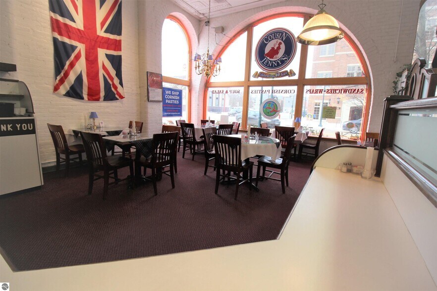 More Photos Of 129 S Union St, Traverse City Storefront Retail Office For Lease