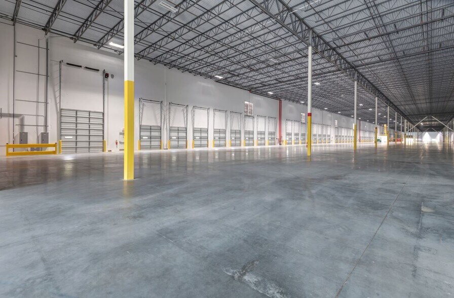 More Photos Of 4811 Flat Shoals Rd, Union City Distribution For Lease
