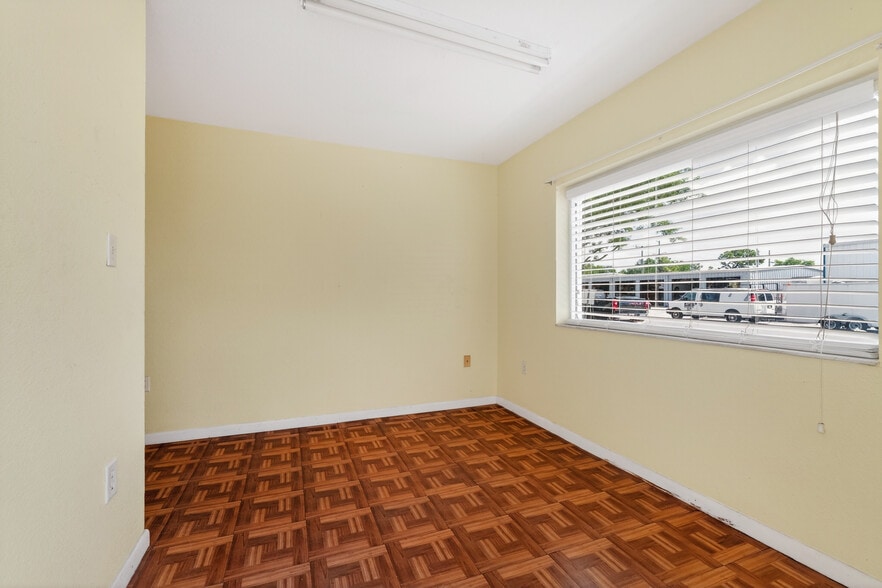 More Photos Of 4159 Electric Way, Port Charlotte Warehouse For Sale