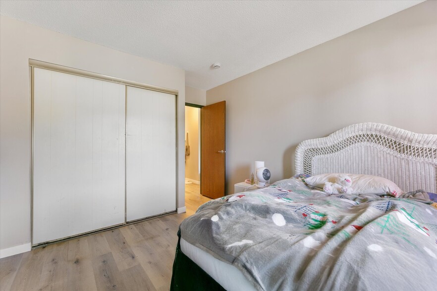 More Photos Of 23 Neptune St N, Cosmos Apartments For Sale