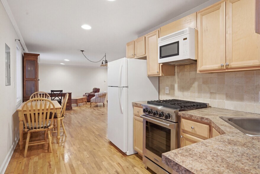 More Photos Of 106 Newport Bridge Rd, Warwick Multifamily For Sale