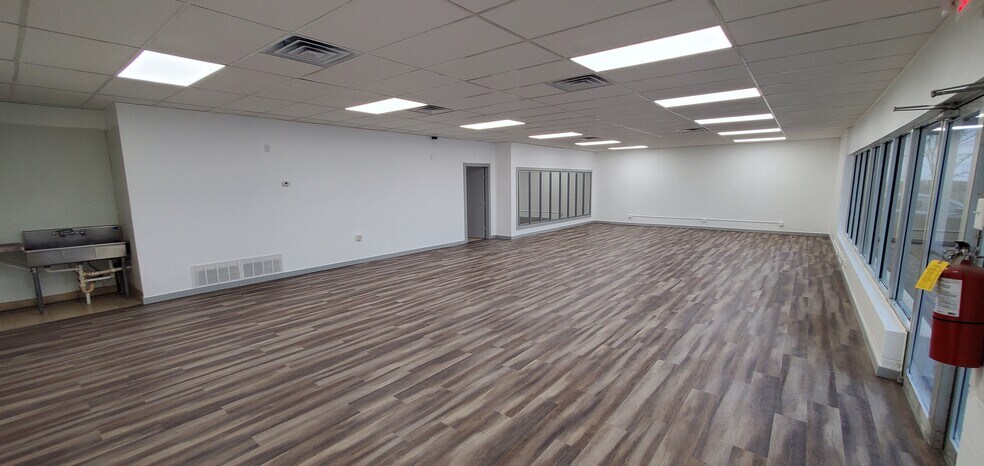 More Photos Of 718 E Main St, Allen Freestanding For Lease