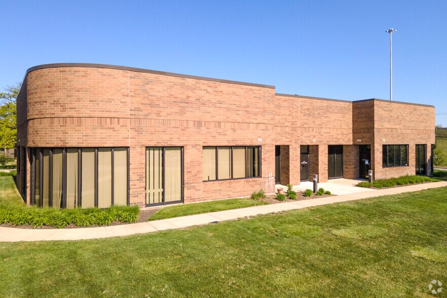 More Photos Of 650 W Grand Ave, Elmhurst Flex For Lease