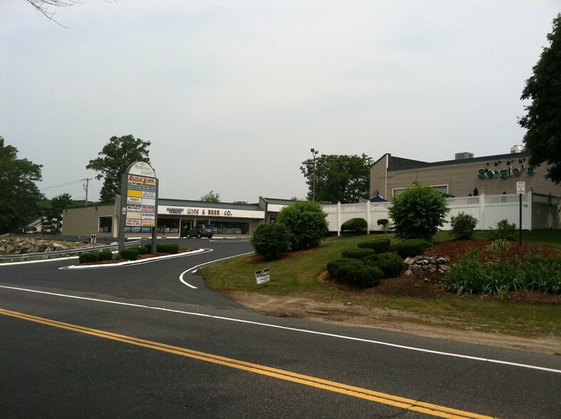 More Photos Of 416 Boston Post Rd E, Marlborough Storefront For Lease