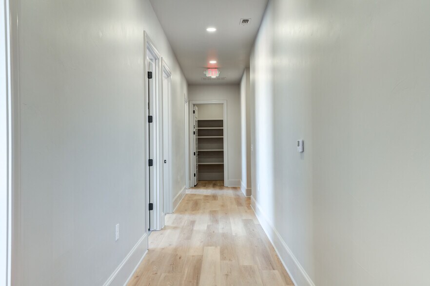 More Photos Of 1420 N Slide Rd, Lubbock Unknown For Lease