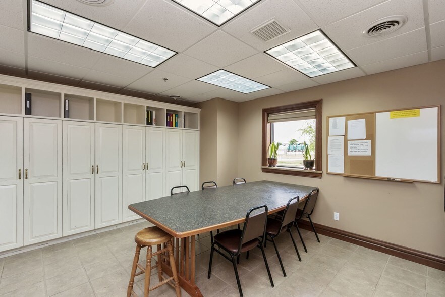 More Photos Of 801 62nd St, Marion Showroom For Sale