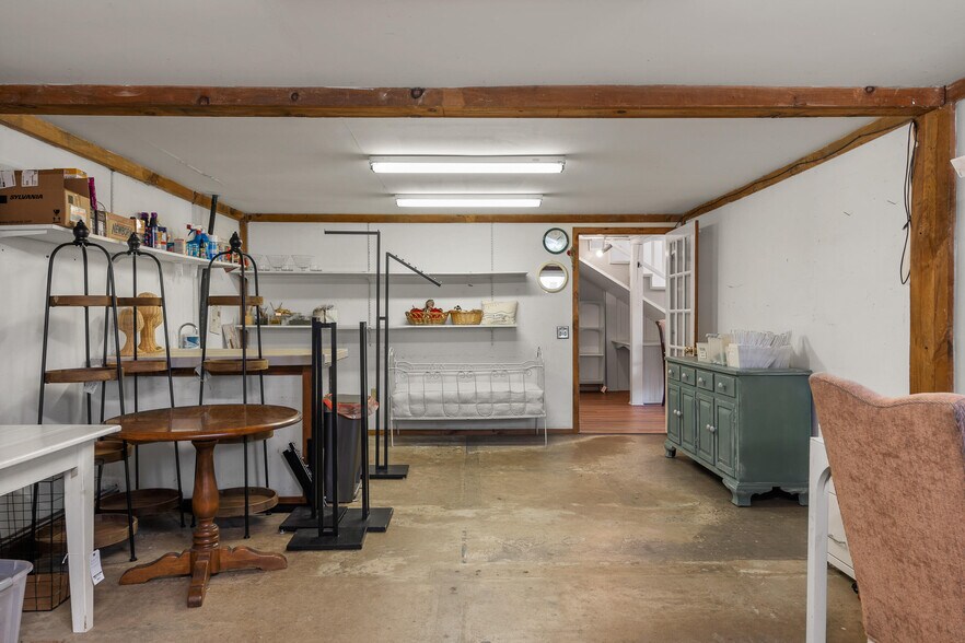 More Photos Of 2049 Post Rd, Wells Storefront Retail Office For Lease