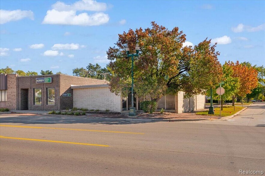 More Photos Of 3151 S Wayne Rd, Wayne Storefront Retail Office For Lease