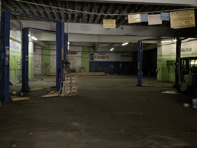 More Photos Of 1932 Jerome Ave, Bronx Warehouse For Lease