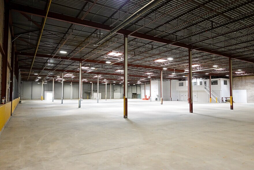 More Photos Of 75 Westmore Dr, Toronto Warehouse For Lease