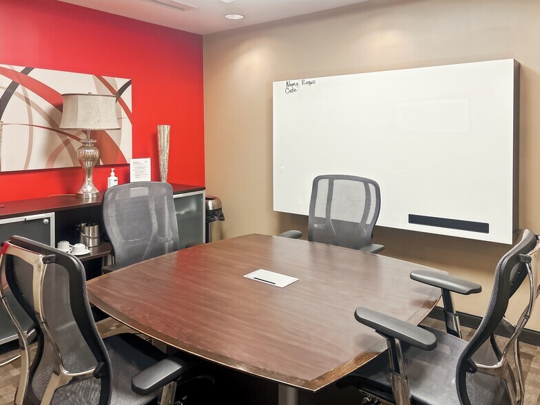 More Photos Of 1 W Court Sq, Decatur Office For Lease