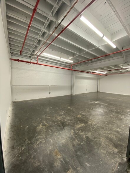 More Photos Of 901 E 31st St, Los Angeles Manufacturing For Lease