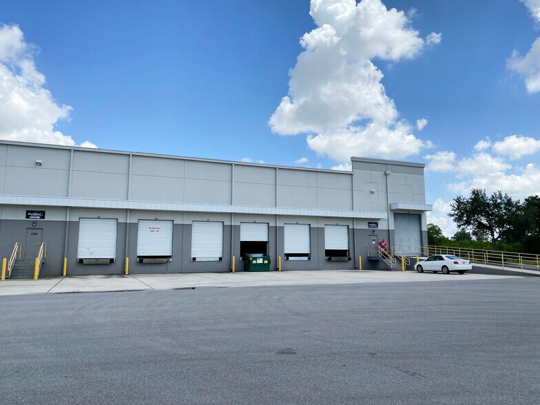 More Photos Of 7115 16th St E, Sarasota Unknown For Lease