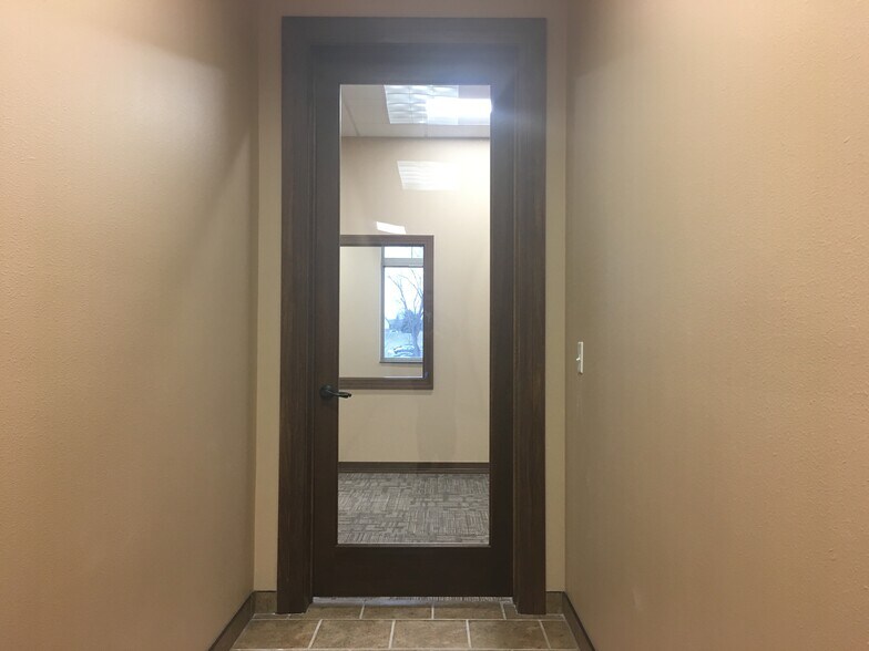 More Photos Of 5117 S Crossing Pl, Sioux Falls Office For Lease