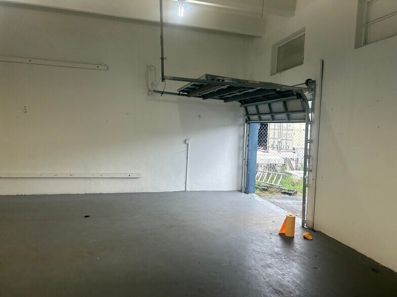 More Photos Of 1910 N Dixie Hwy, Hollywood General Retail For Lease