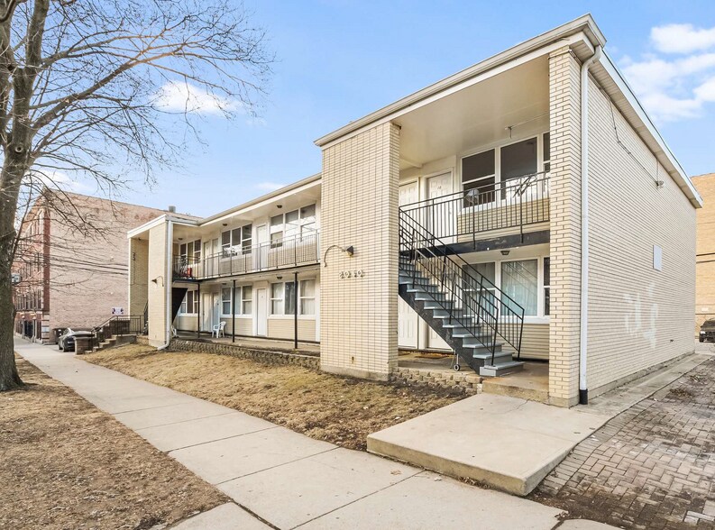 Primary Photo Of 2034-2040 W Hood Ave, Chicago Apartments For Sale
