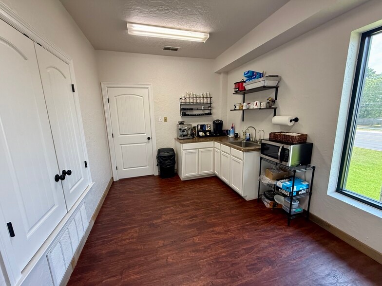 More Photos Of 1907 E US Highway 80, White Oak Office For Sale