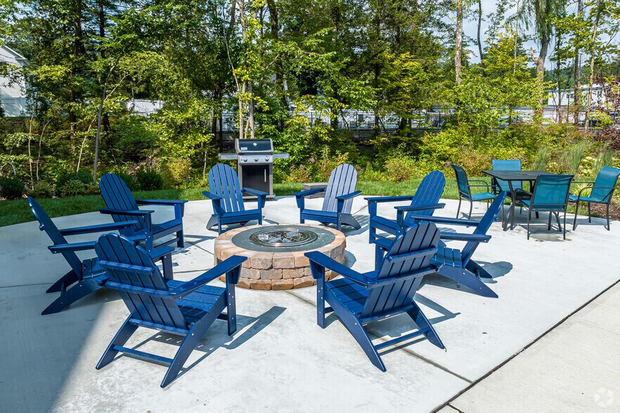 More Photos Of 800 Federal Rd, Brookfield Apartments For Lease