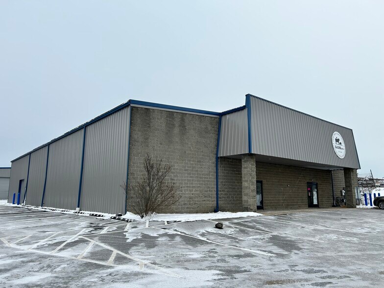 More Photos Of 12595 State St NE, Alliance Freestanding For Lease