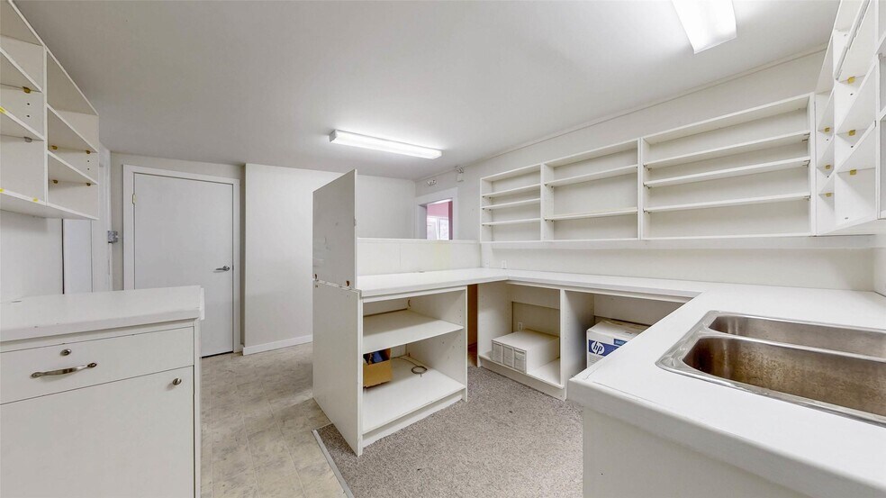 More Photos Of 609 Hwy 97, Osoyoos Office For Sale