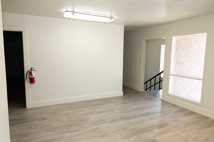 More Photos Of 307-311 Lombrano St, San Antonio Warehouse For Sale