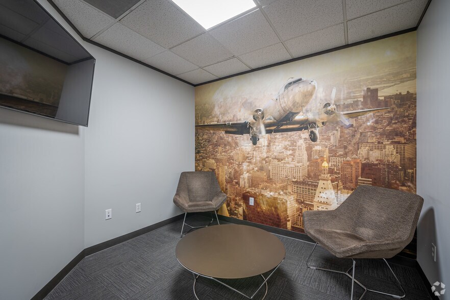 More Photos Of 8866 Gulf Fwy, Houston Office For Lease