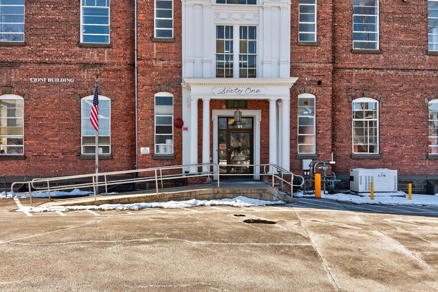 More Photos Of 61 Crown St, Kingston Office For Lease