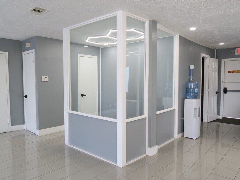 More Photos Of 5638 Star Ln, Houston Auto Dealership For Lease