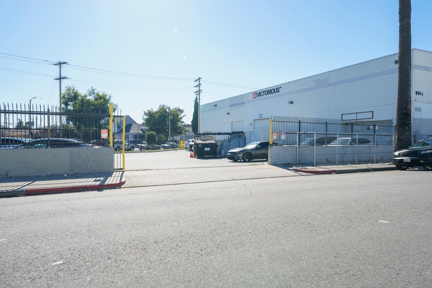 More Photos Of 936-972 E 31st St, Los Angeles Warehouse For Sale
