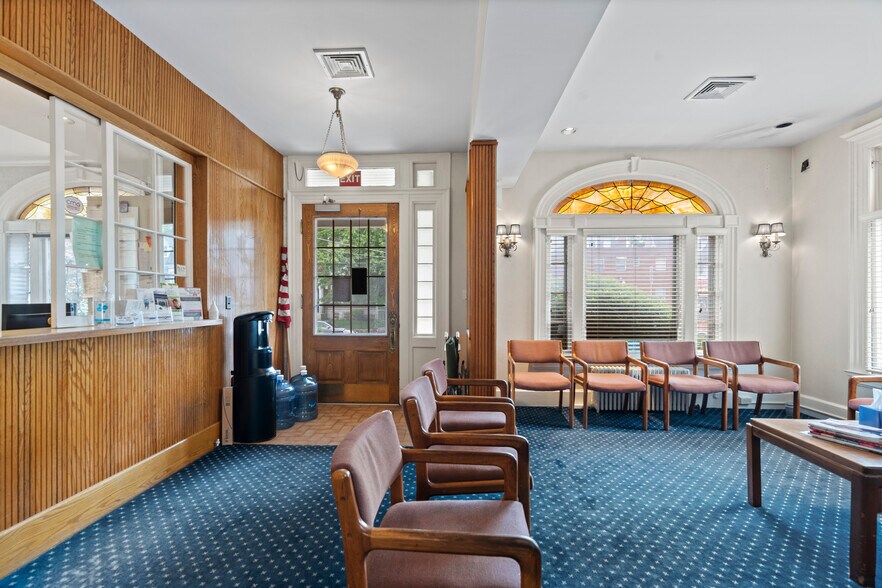 More Photos Of 1481 Chapel St, New Haven Office For Sale