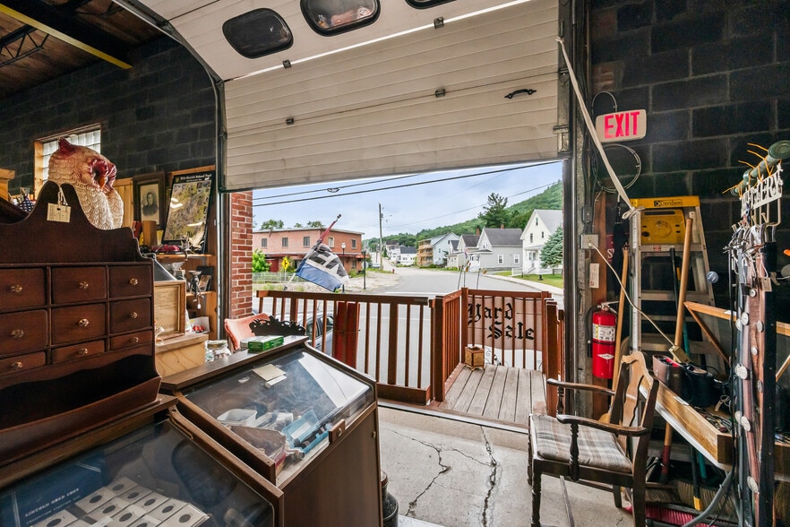 More Photos Of 46 Wight St, Berlin Warehouse For Sale