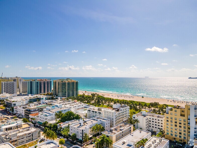 More Photos Of 1390 Ocean Dr, Miami Beach Restaurant For Lease