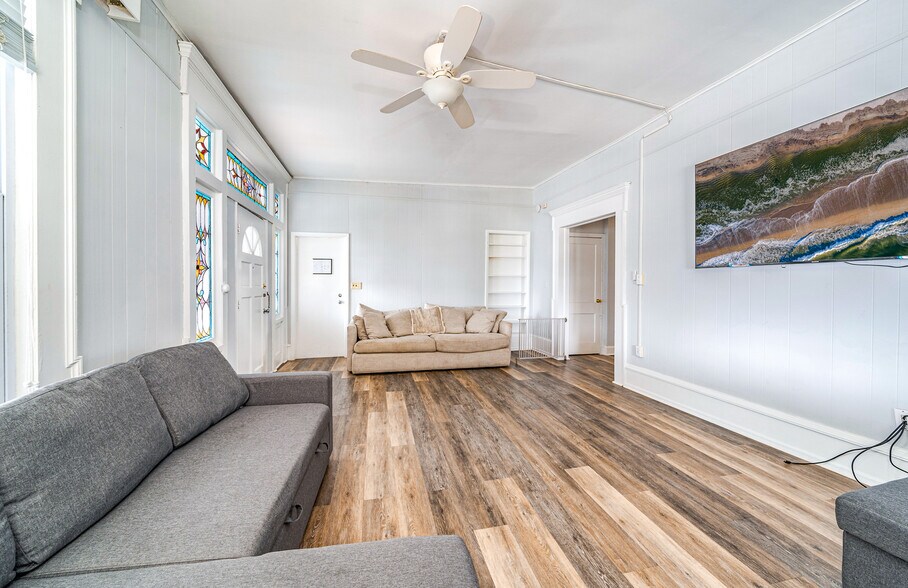 More Photos Of 617 E 8th St, Ocean City Hotel For Sale