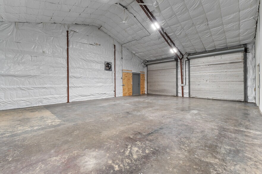 More Photos Of 1294 Midland Trl, Milton Flex For Sale