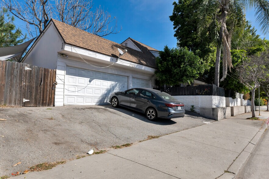 More Photos Of 11667 Burbank Blvd, North Hollywood Apartments For Sale