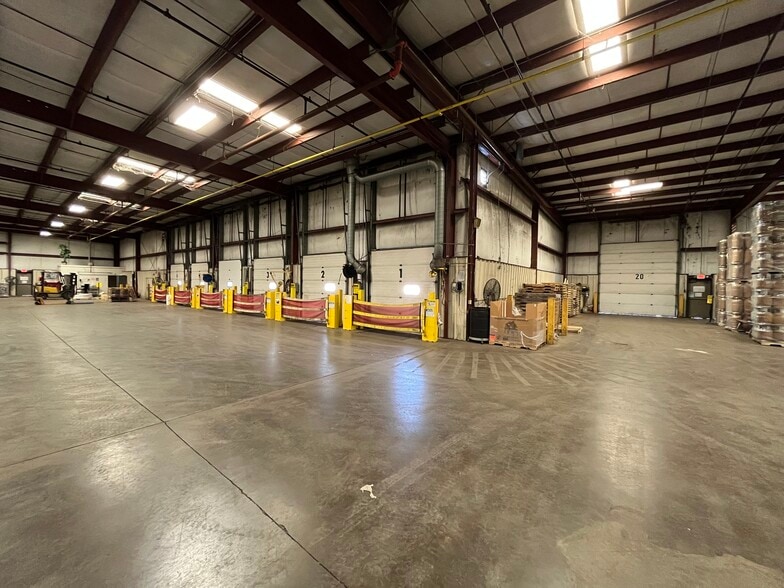 More Photos Of 3705 Manchester Dr, Elkhart Warehouse For Lease