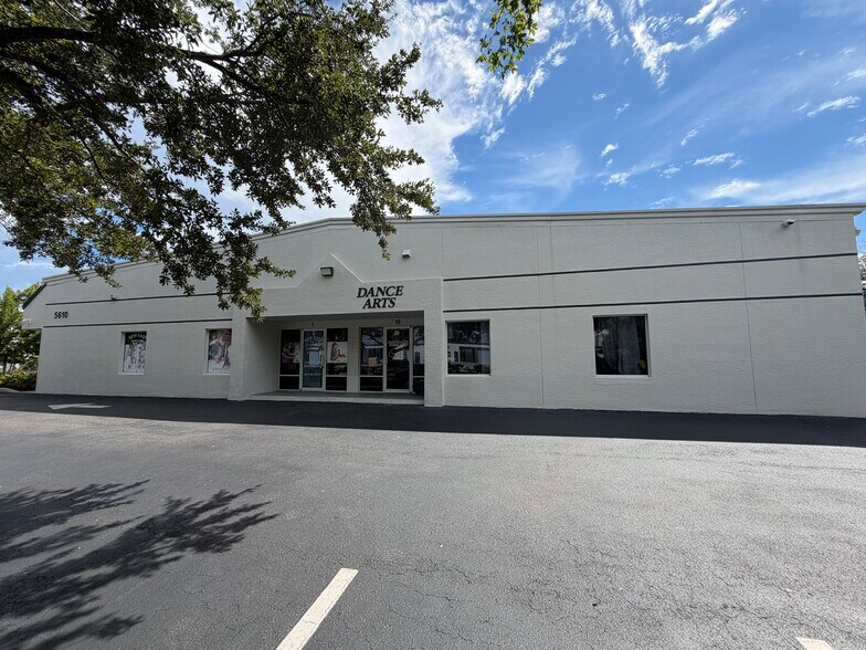 More Photos Of 5630 Yahl St, Naples Unknown For Lease