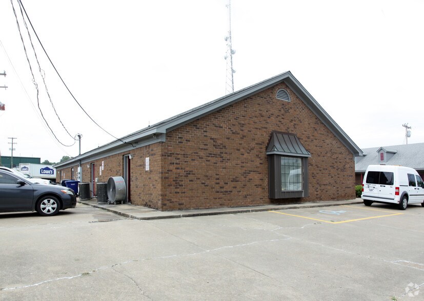 More Photos Of 200 Highway 51 N, Batesville Office For Lease