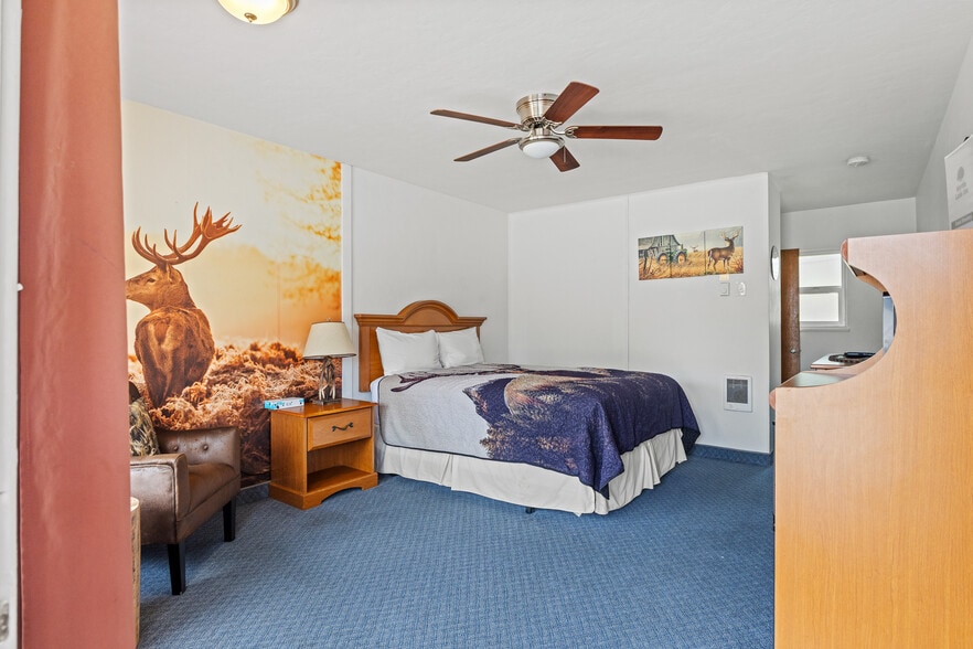 More Photos Of 787 N Central Blvd, Coquille Hotel For Sale