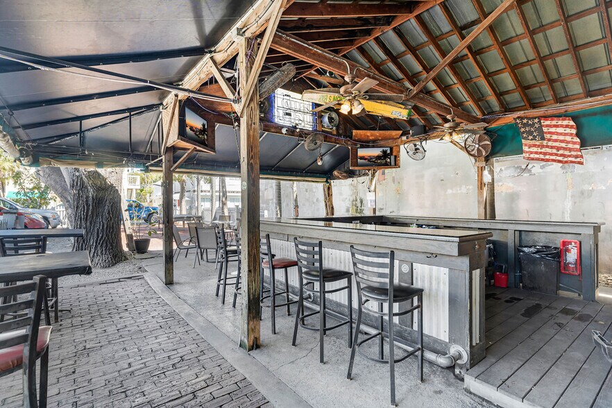 More Photos Of 1000-1006 Truman Ave, Key West Bar For Sale