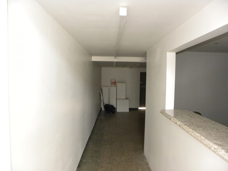 More Photos Of 1101-1119 S La Brea Ave, Los Angeles Freestanding For Lease
